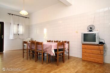 Kraj, Comedor in the apartment, air condition available y WiFi.