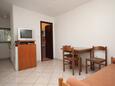 Dining room Valbandon, Dining room in the apartment, dostupna klima i WIFI.