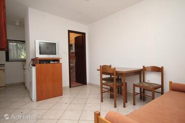 Dining room Valbandon, Dining room in the apartment, dostupna klima i WIFI.