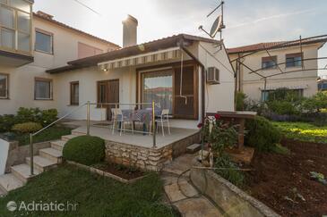 Property Umag, Umag, Property 6992 - Apartments with sandy beach.