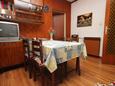 Umag, Comedor in the apartment, air condition available y WiFi.