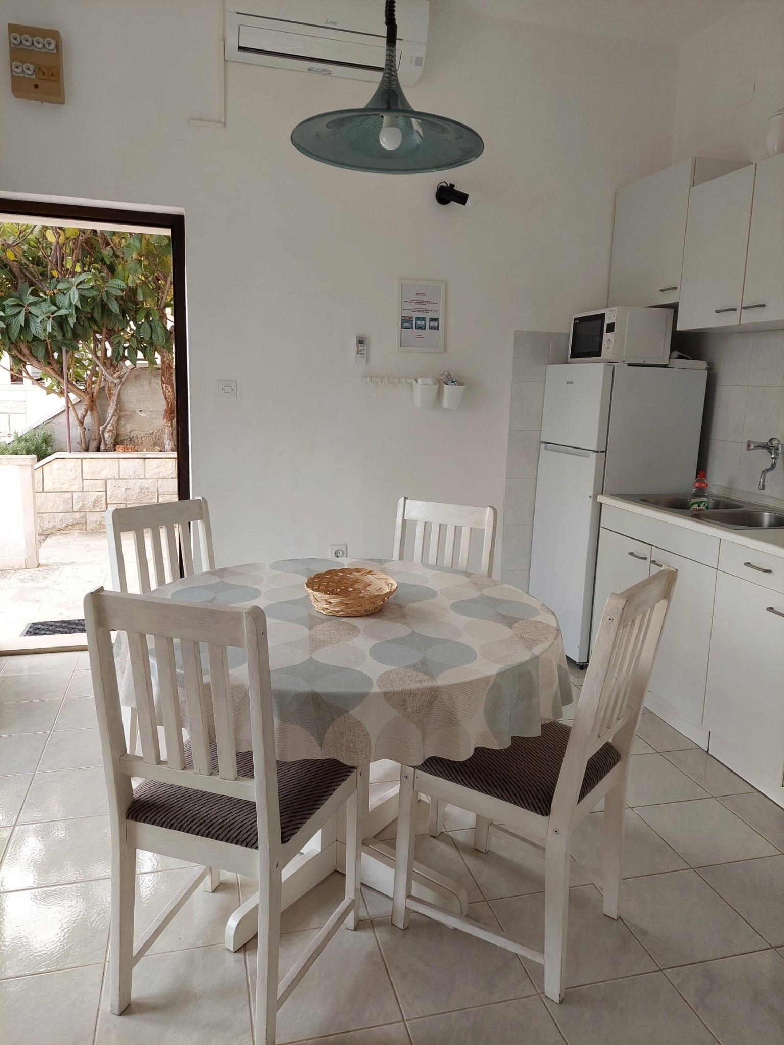 One bedroom apartment with terrace Postira, Brač (A-700-a)