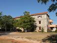 Hébergement Barići, Umag, Hébergement 7003 - Appartement avec une plage rocheuse.