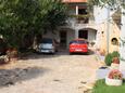 Parkoviště Tar, Poreč, Parkoviště 7026 - Ubytování s oblázkovou pláží.