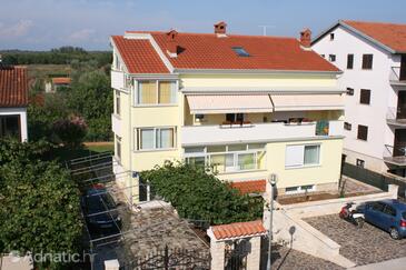Property Umag, Umag, Property 7027 - Apartments with sandy beach.