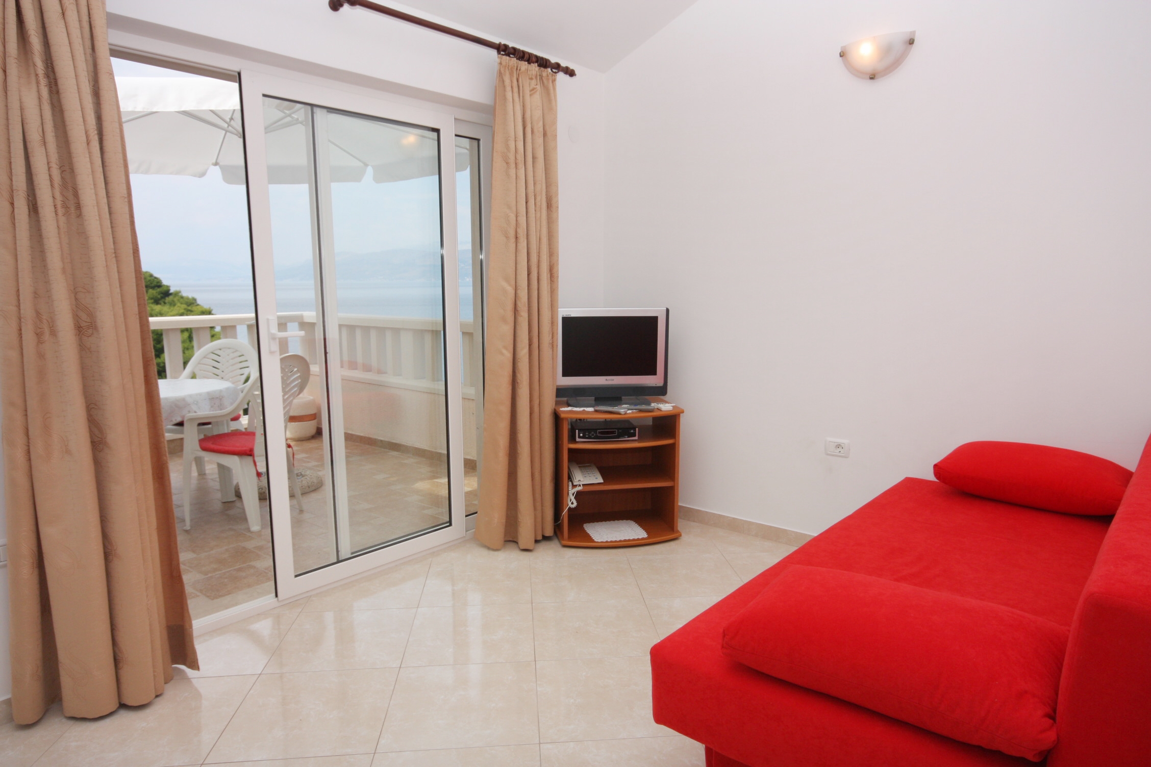 One bedroom apartment near beach Postira, Brač (A-705-c) One bedroom apartment near beach Postira, Brač (A-705-c)
