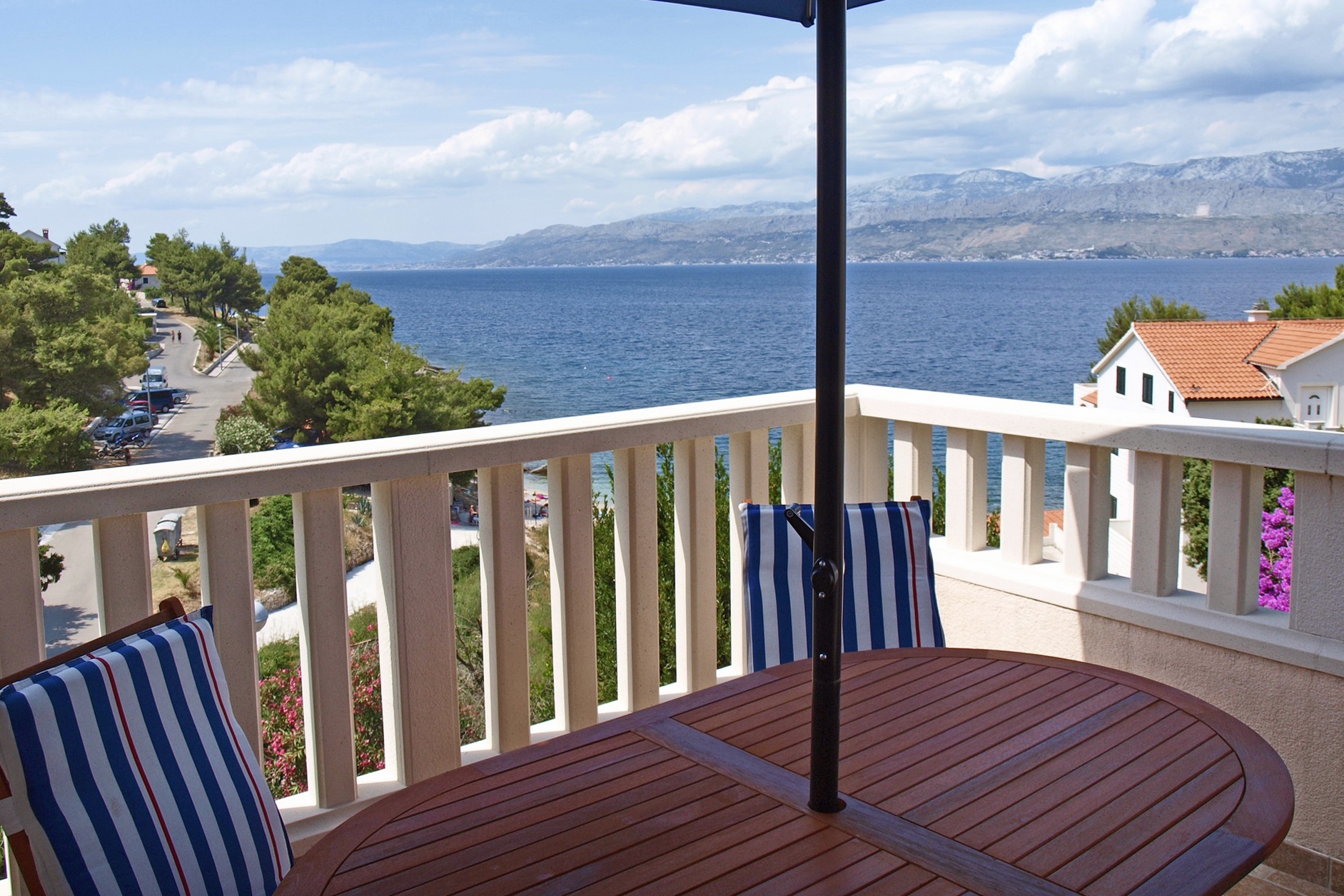 One bedroom apartment near beach Postira, Brač  A-c