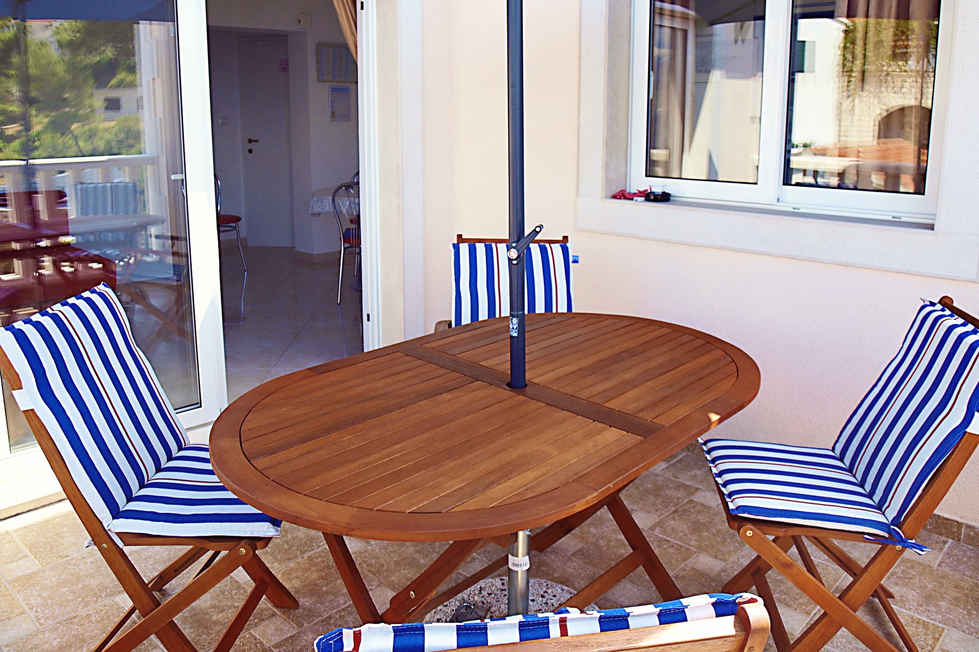 One bedroom apartment near beach Postira, Brač  A-c