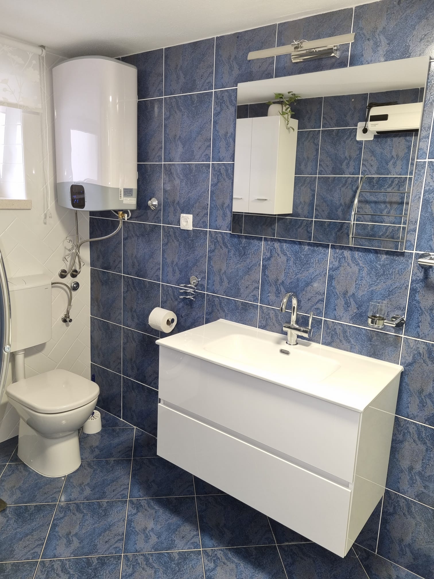 Two bedroom apartment near beach Postira, Brač  A-a