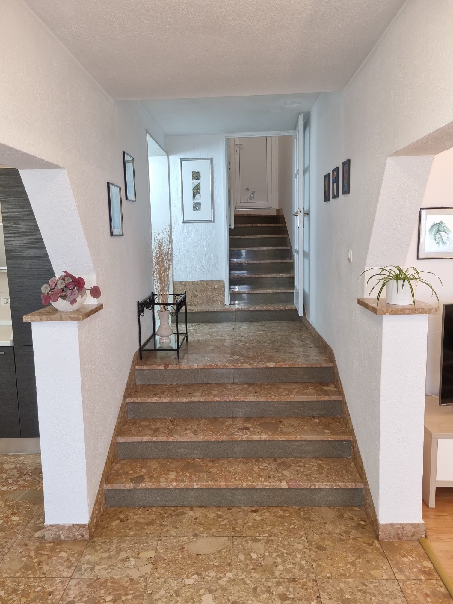 Two bedroom apartment near beach Postira, Brač  A-a