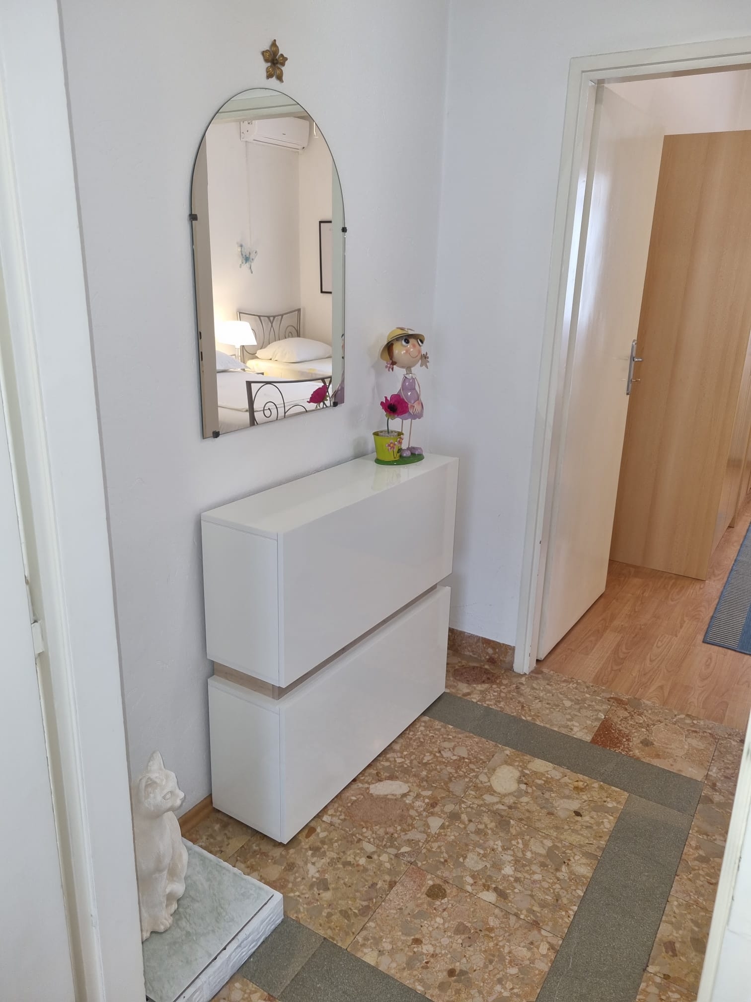 Two bedroom apartment near beach Postira, Brač  A-a