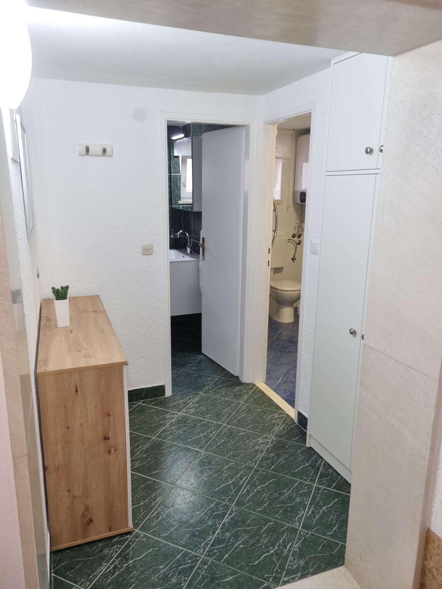 Two bedroom apartment near beach Postira, Brač  A-a