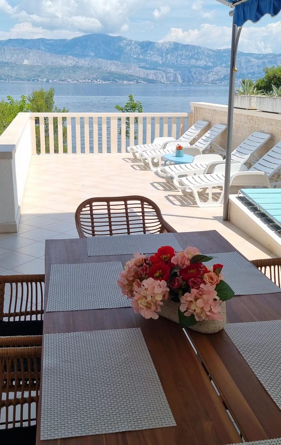 Two bedroom apartment near beach Postira, Brač  A-a