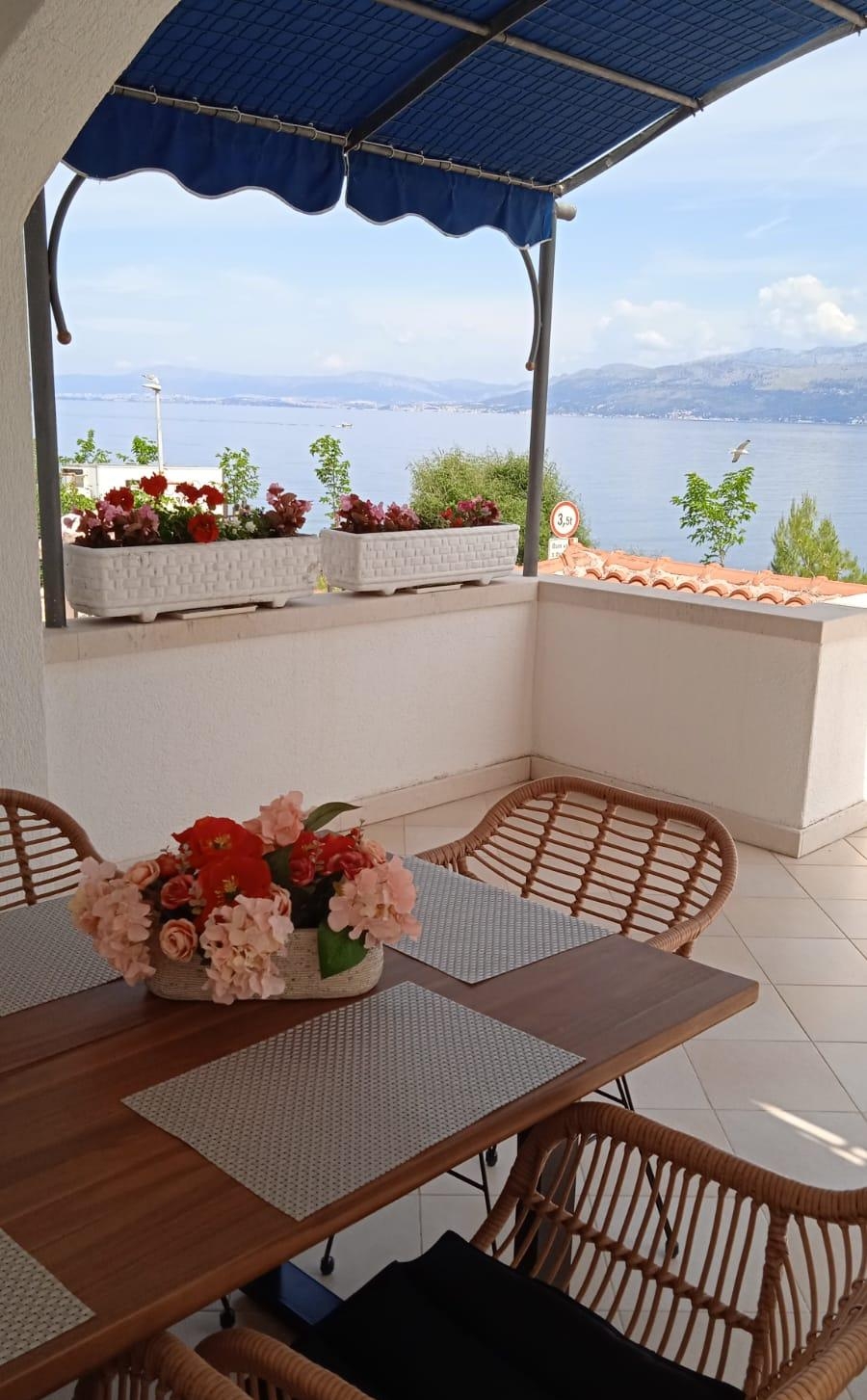 Two bedroom apartment near beach Postira, Brač  A-a
