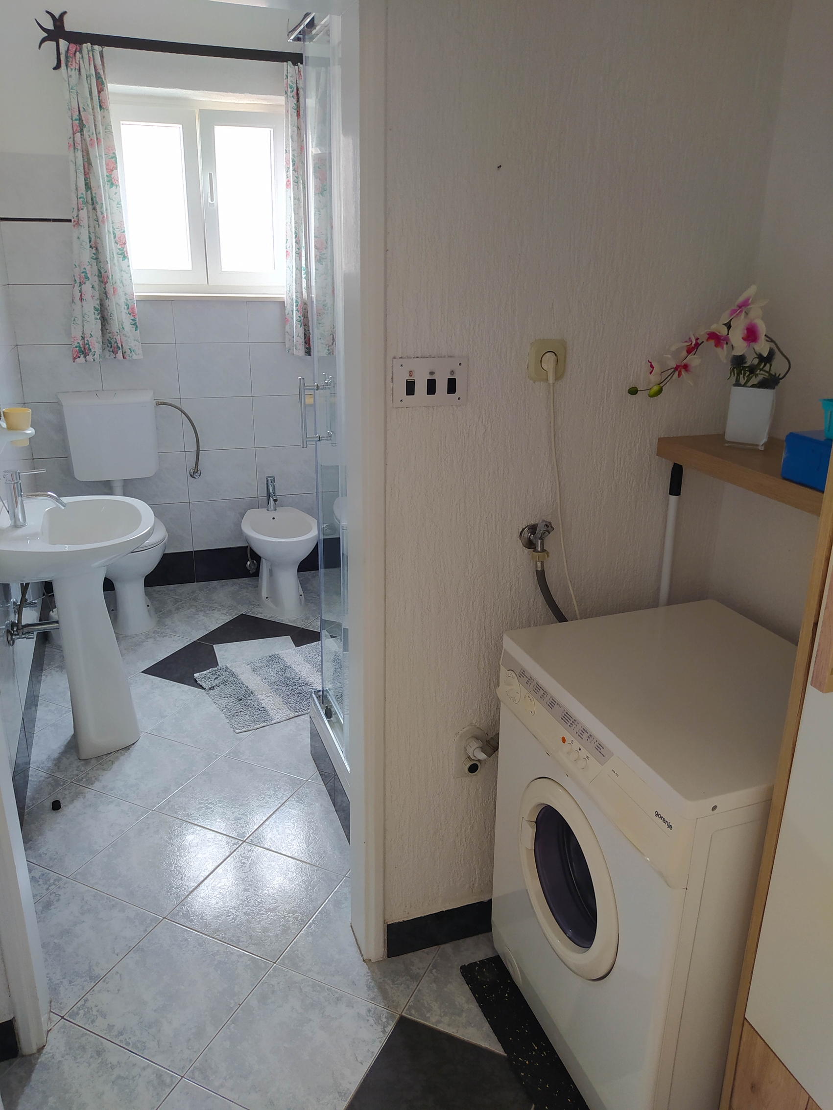 Two bedroom apartment near beach Postira, Brač  A-b