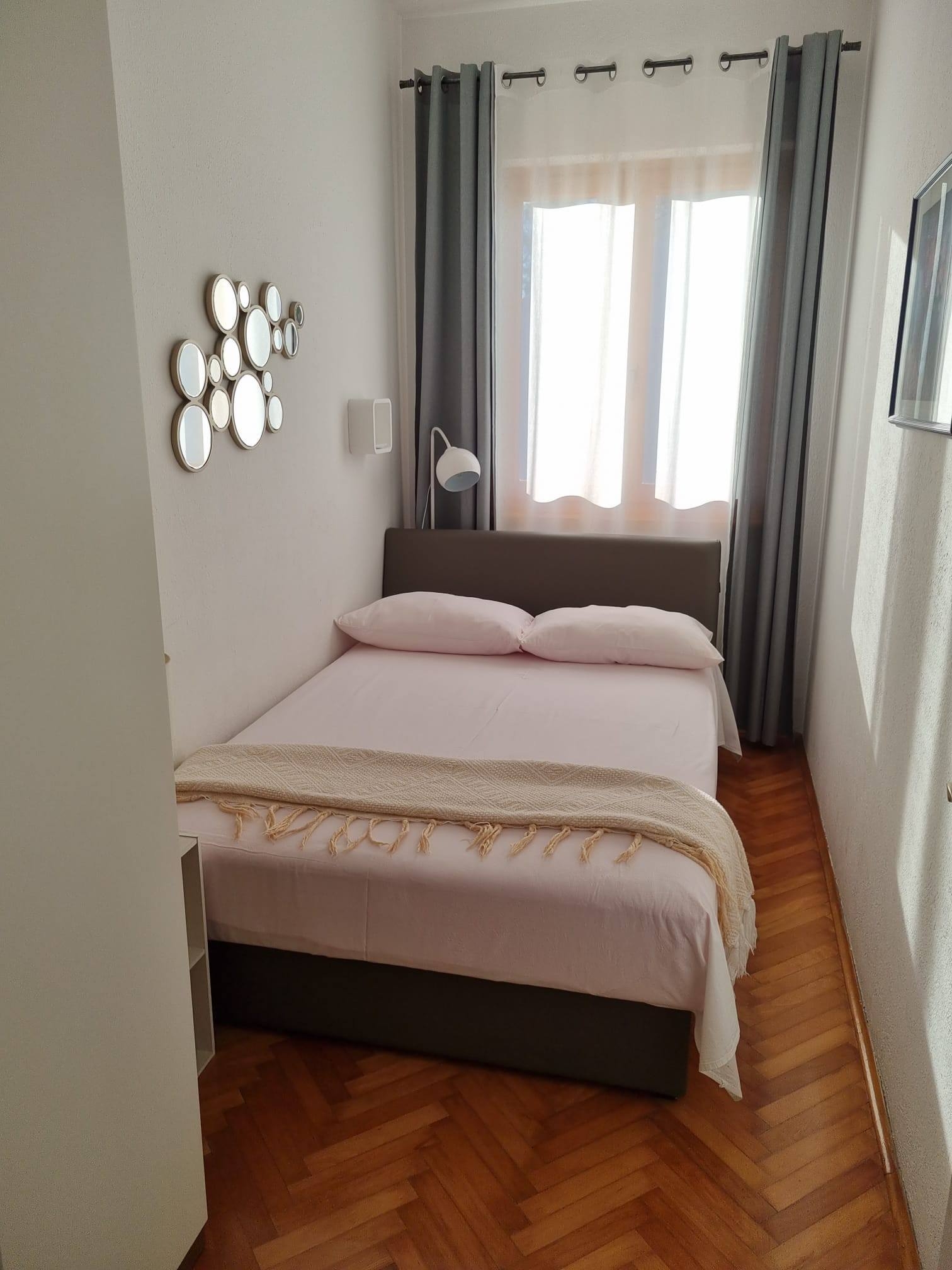 Two bedroom apartment near beach Postira, Brač  A-b