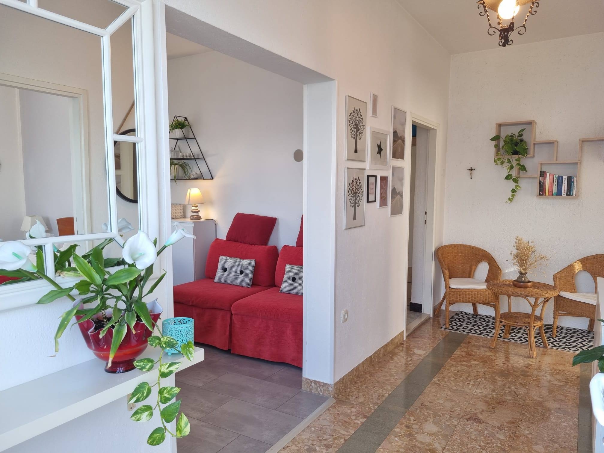 Two bedroom apartment near beach Postira, Brač  A-b