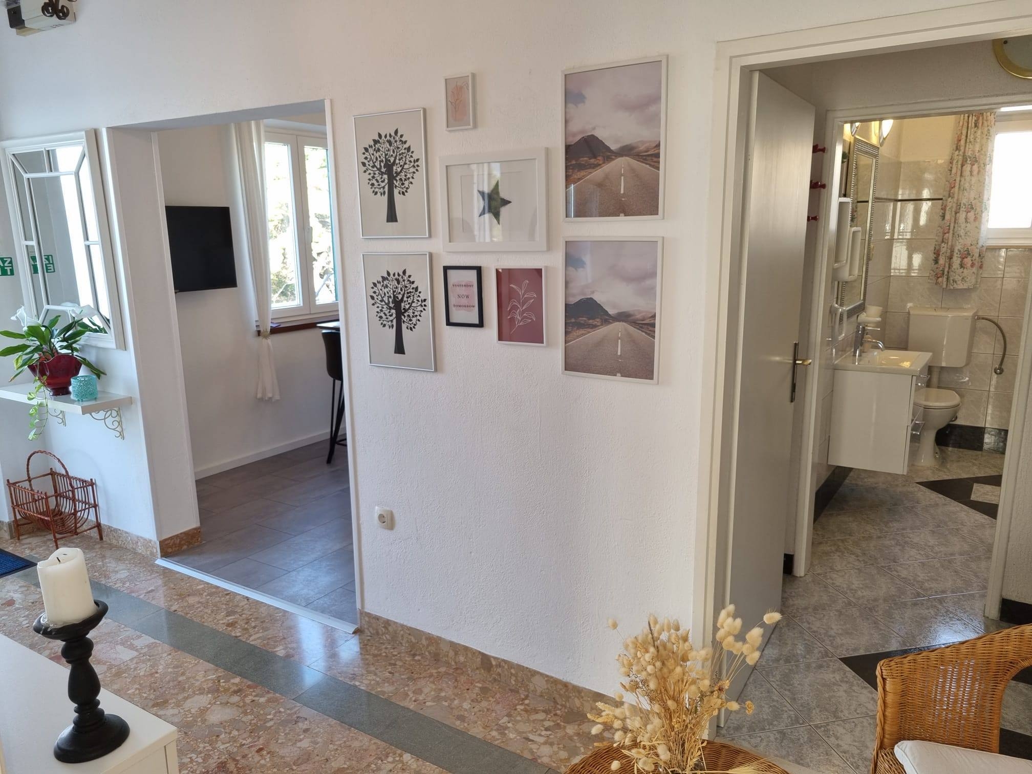 Two bedroom apartment near beach Postira, Brač  A-b