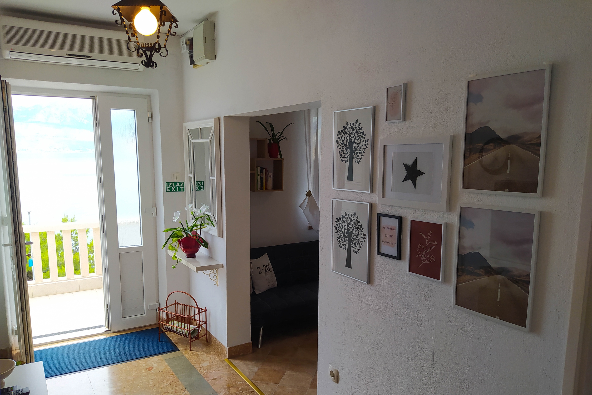 Two bedroom apartment near beach Postira, Brač  A-b