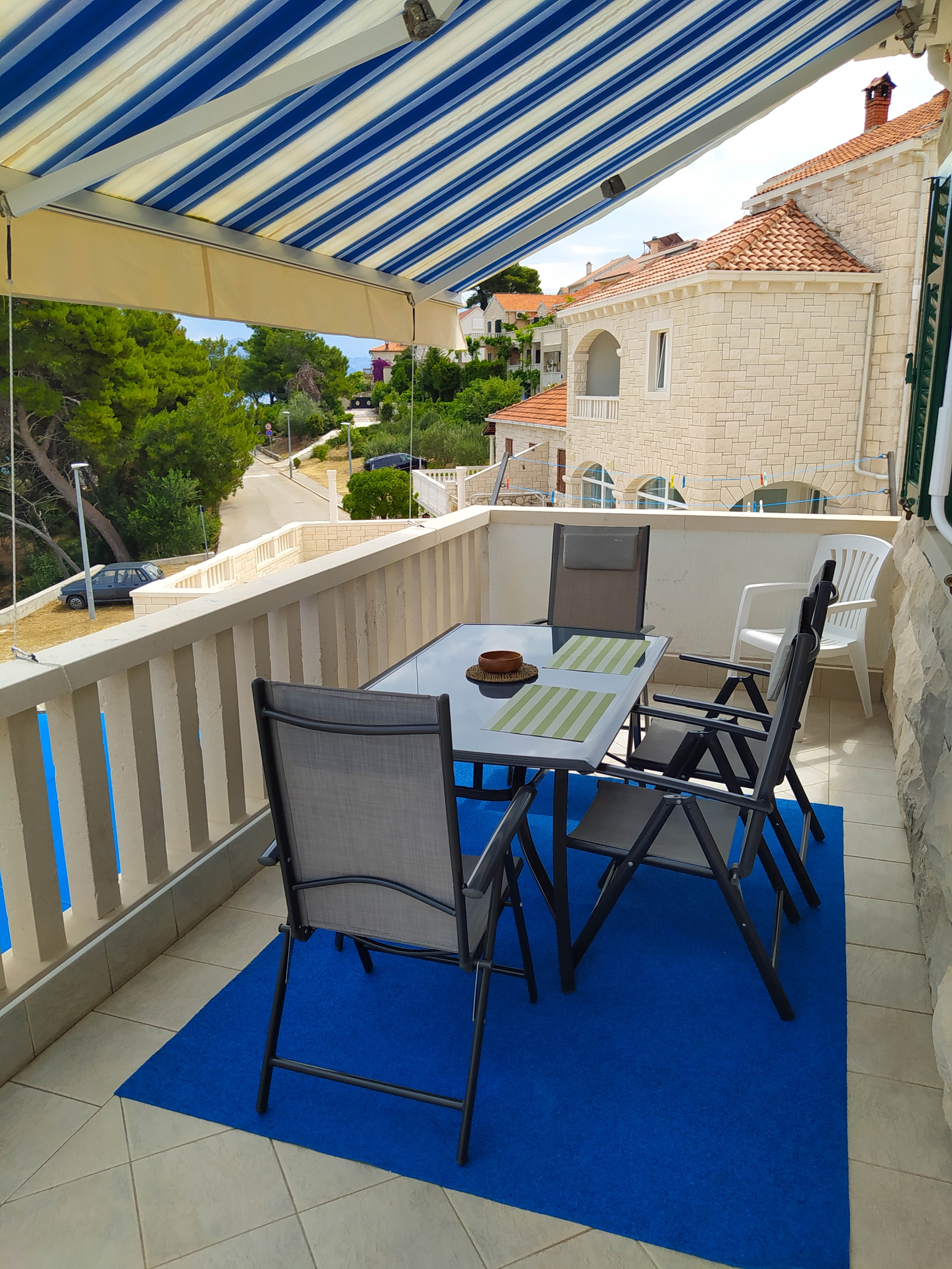 Two bedroom apartment near beach Postira, Brač  A-b