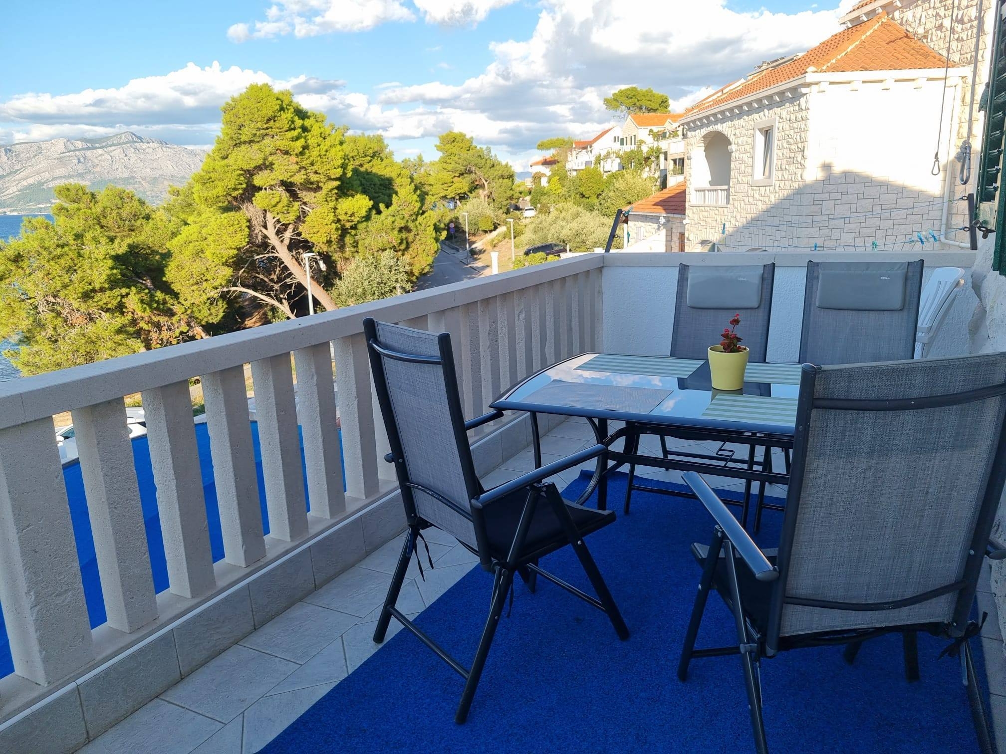 Two bedroom apartment near beach Postira, Brač  A-b