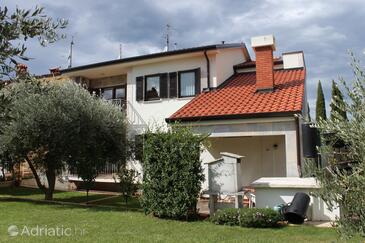 Property Umag, Umag, Property 7060 - Apartments with sandy beach.