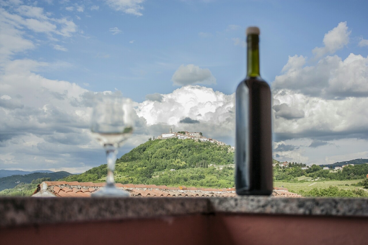 Four bedroom apartment with balcony Motovun - Bataji, Central Istria - Središnja Istra  A-a