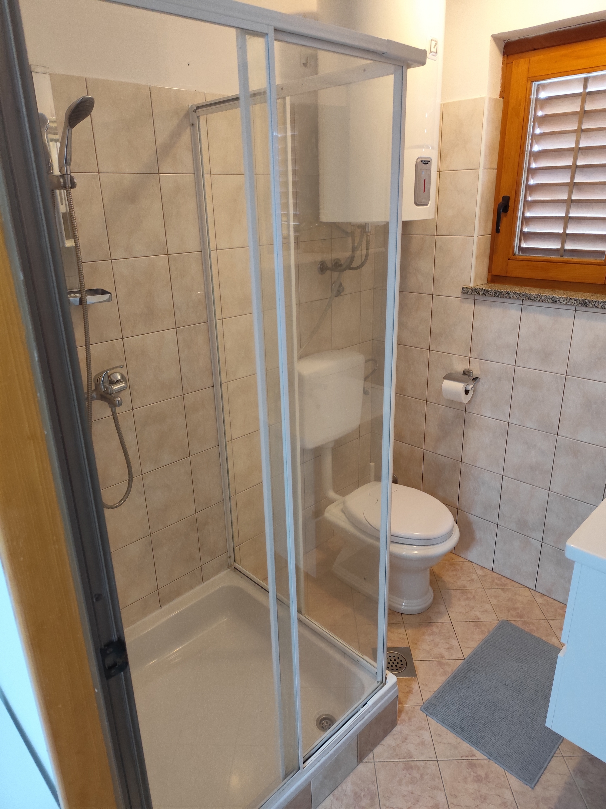 Four bedroom apartment with balcony Motovun - Bataji, Central Istria - Središnja Istra  A-a