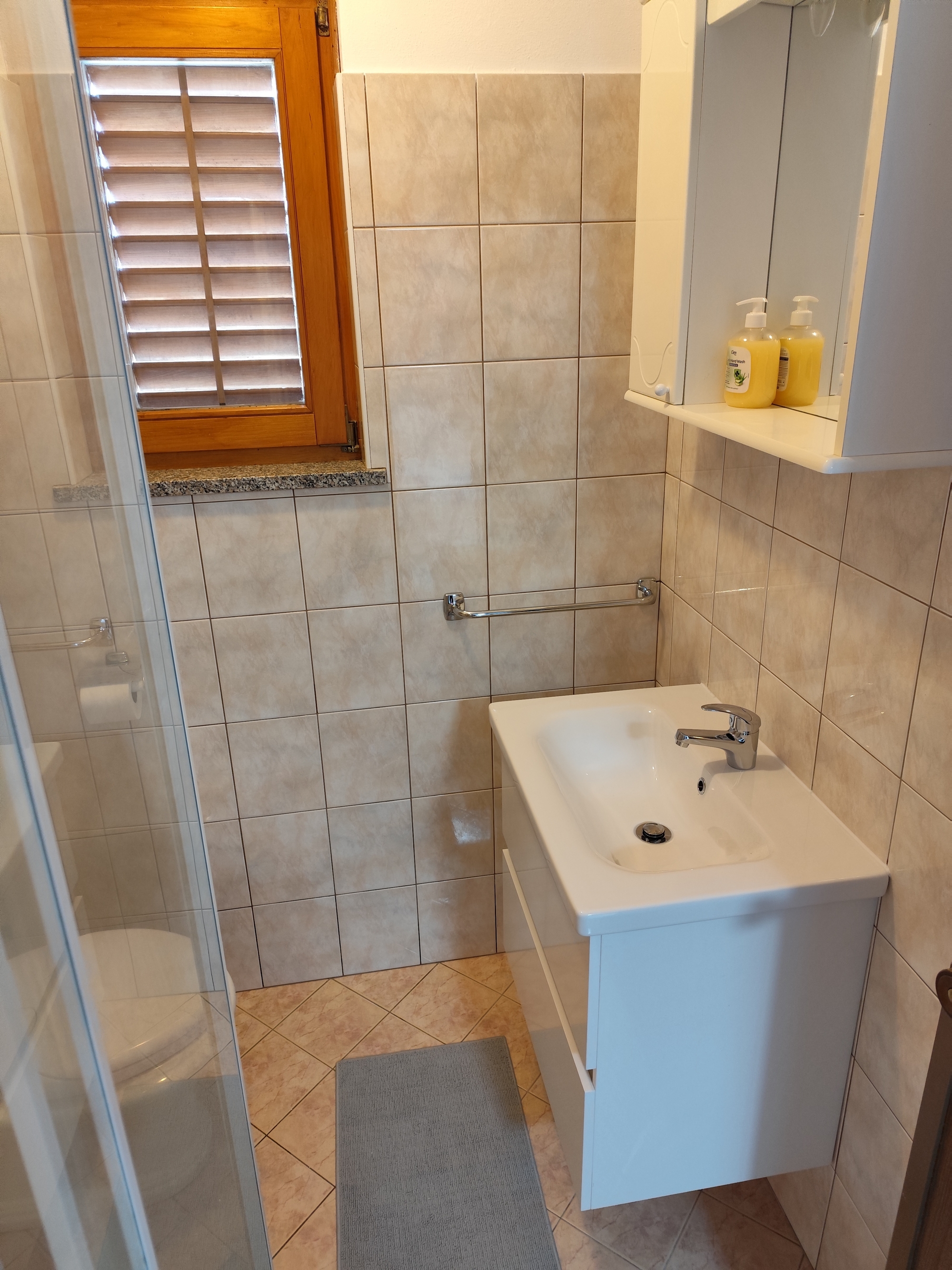 Four bedroom apartment with balcony Motovun - Bataji, Central Istria - Središnja Istra  A-a
