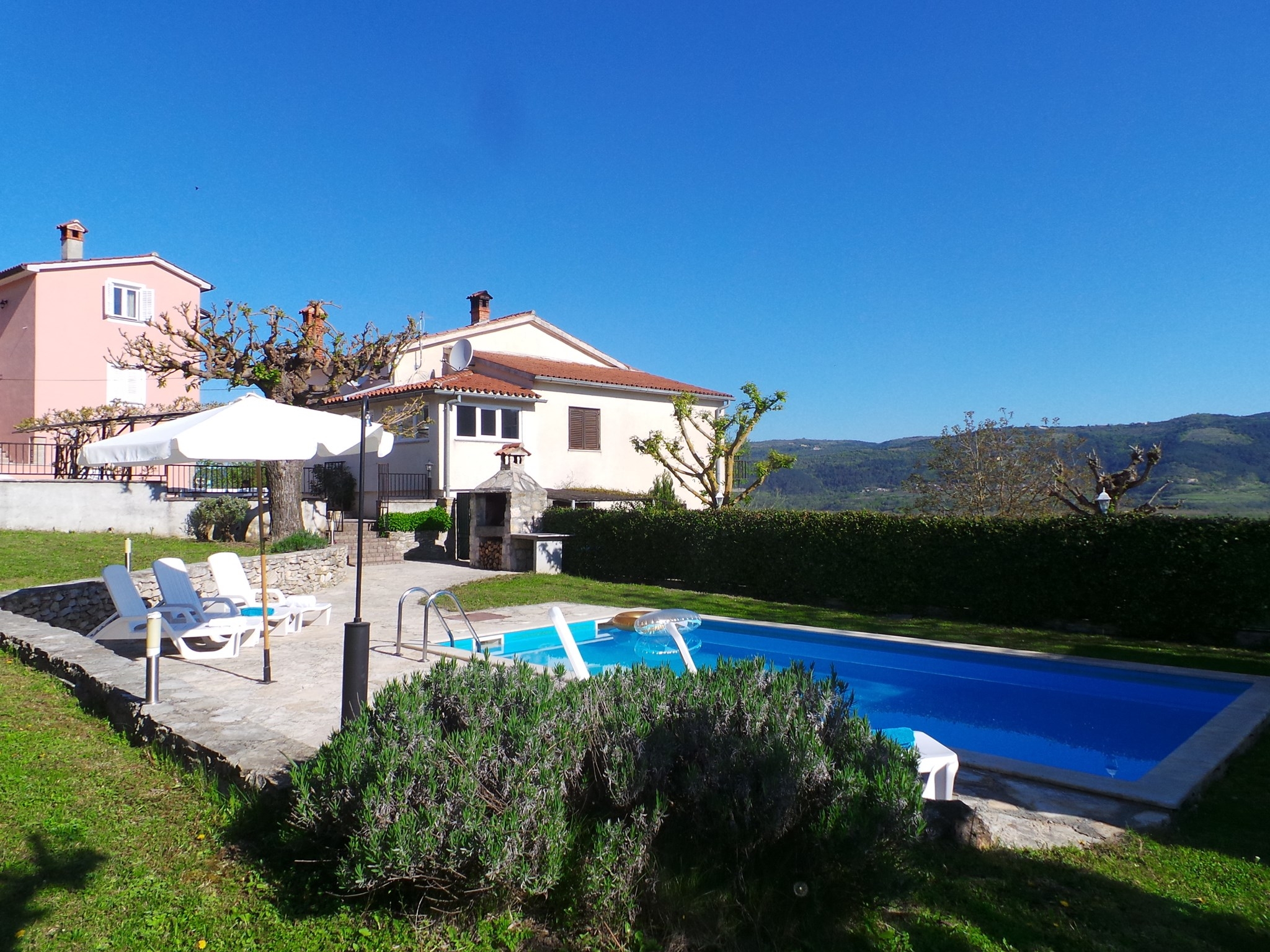 Four-bedroom apartment with balcony Motovun - Bataji, Central Istria - Središnja Istra  A-a
