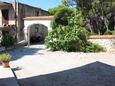 Parking lot Sumartin, Brač, Parking lot 707 - Apartments by the sea.