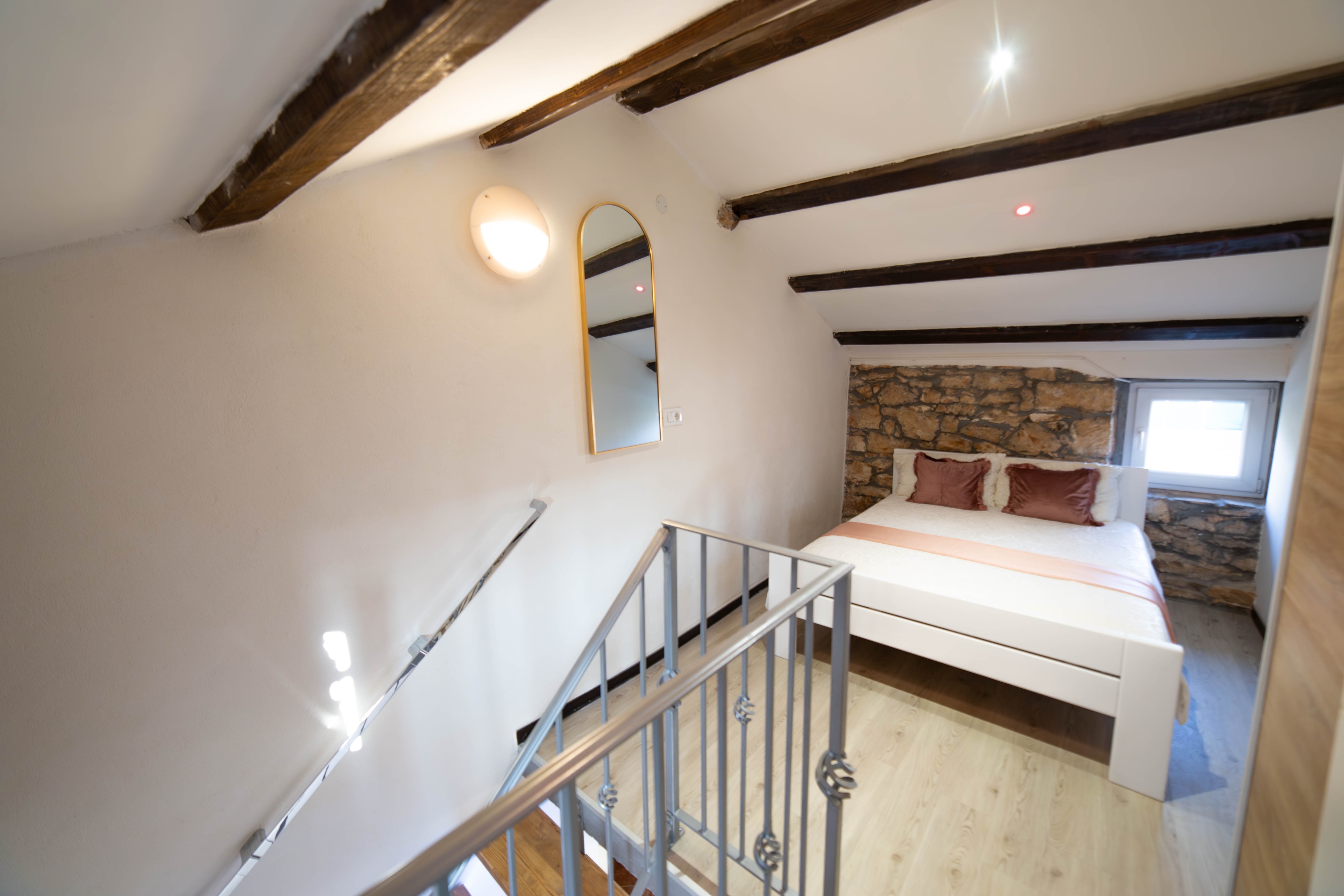 Three bedroom house with terrace Rakotule, Central Istria - Središnja Istra  K