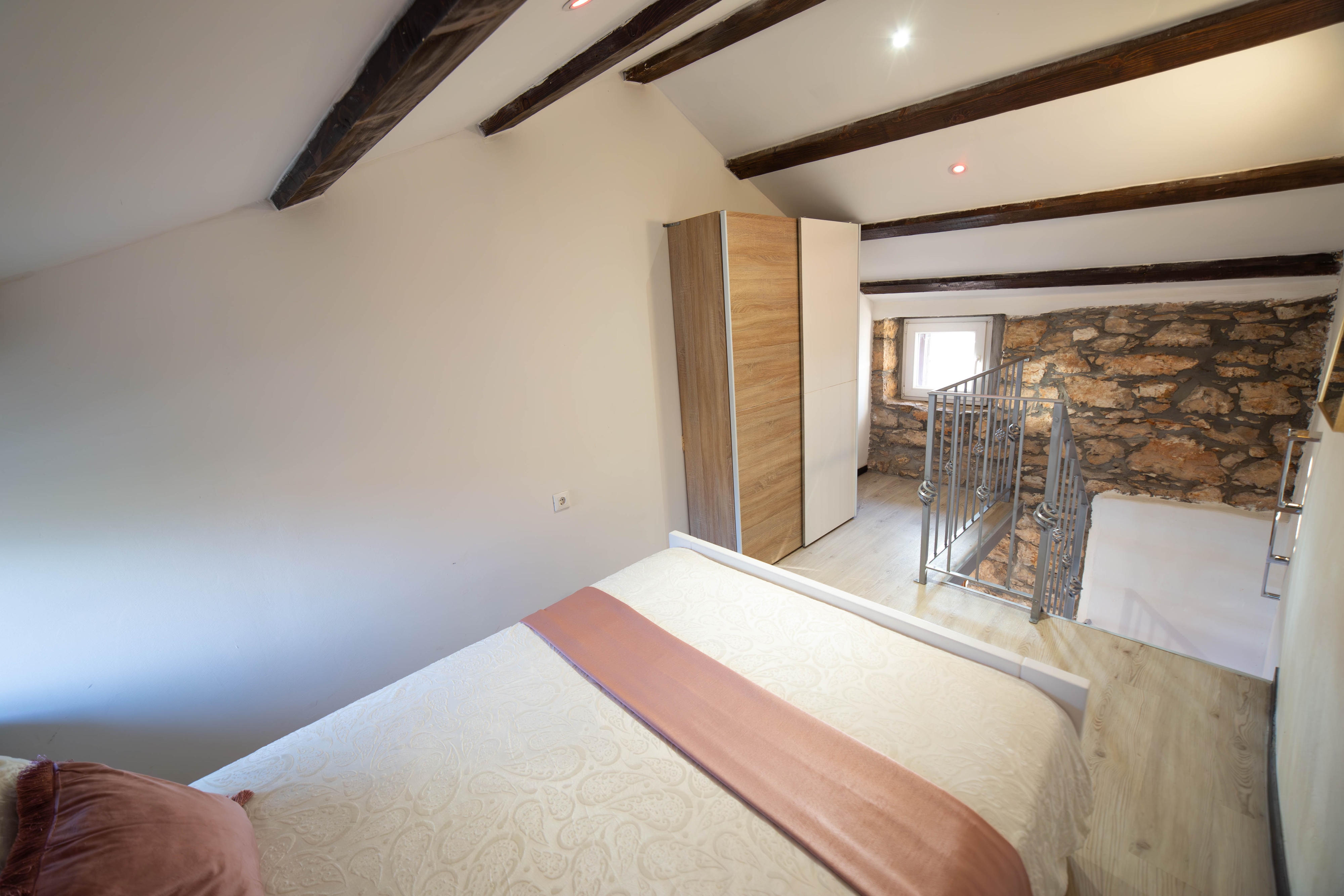 Three bedroom house with terrace Rakotule, Central Istria - Središnja Istra  K