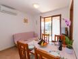 Salle à manger Novigrad, Salle à manger dans l’hébergement en type apartment, WiFi.