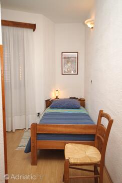 Bedroom Oprtalj, Bedroom in the room, dopusteni kucni ljubimci i WIFI.