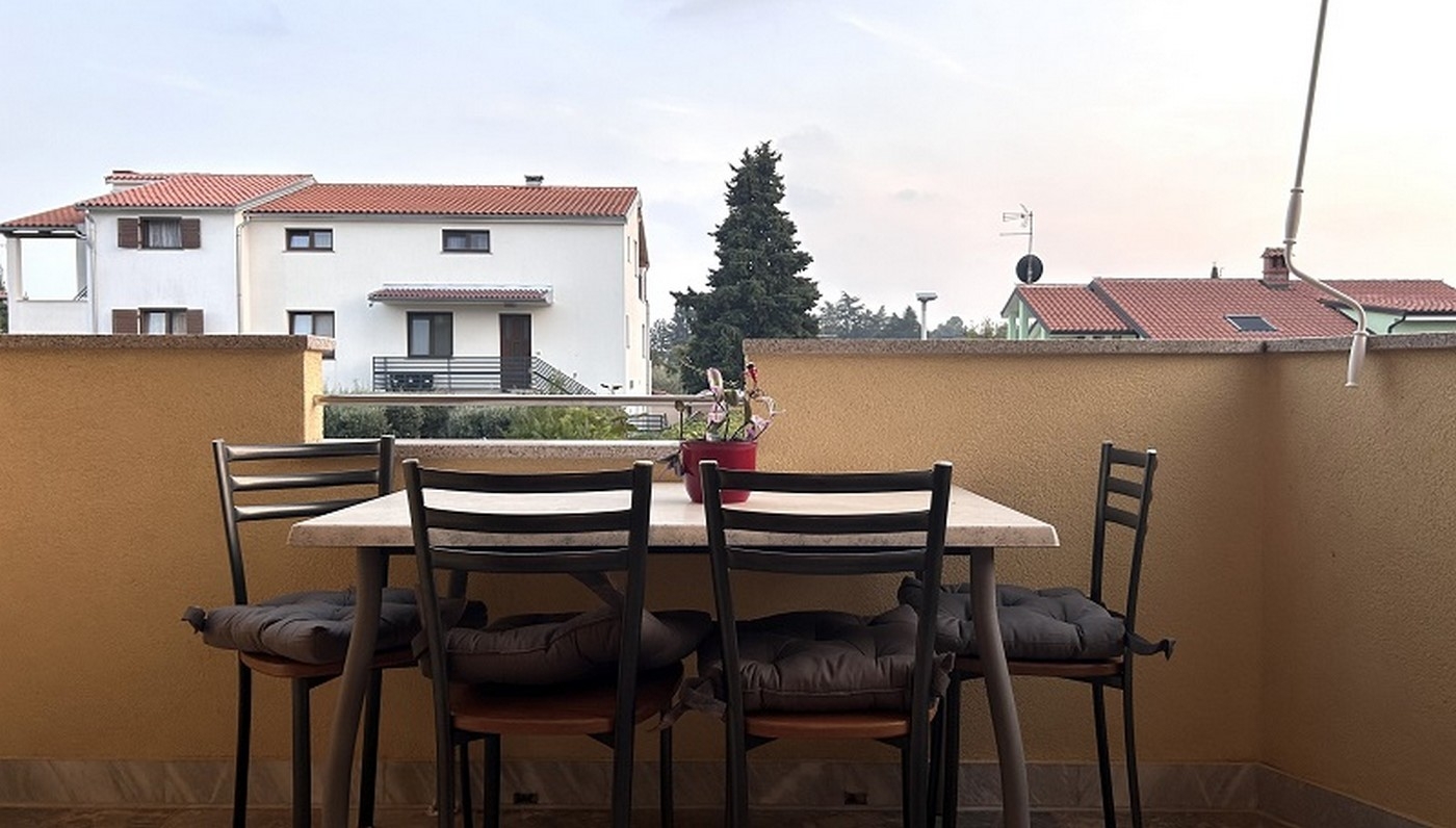 Two bedroom apartment with terrace Novigrad  A-a