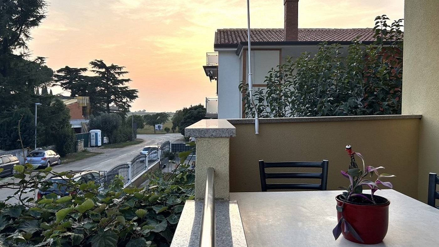 Two bedroom apartment with terrace Novigrad  A-a