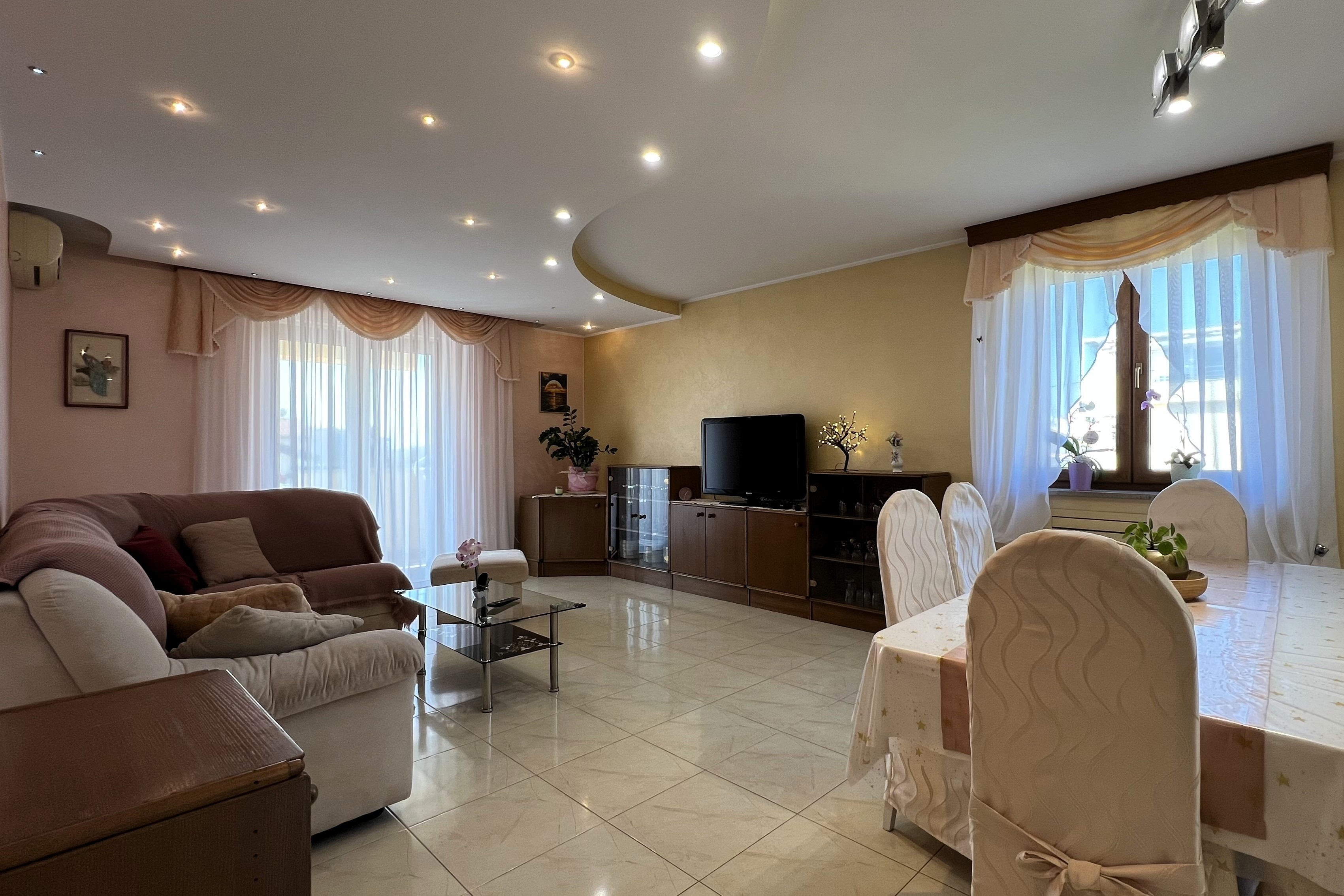 Appartement de trois chambres avec la terrasse et la vue sur le mer Novigrad (A-7108-d) Appartement de trois chambres avec la terrasse et la vue sur le mer Novigrad (A-7108-d)