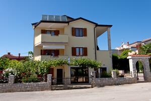 Apartmaji s parkingom Novigrad - 7108