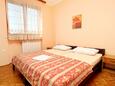 Umag, Slaapkamer 1 in the apartment, (pet friendly) en WiFi.