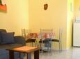 Umag, Eetkamer in the apartment, air condition available, (pet friendly) en WiFi.