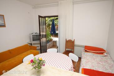 Dining room Umag, Dining room in the apartment, dopusteni kucni ljubimci.