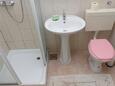 Salle de bain Dolinci, Salle de bain dans l’hébergement en type studio-apartment, WiFi.