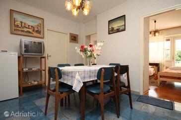 Dining room Umag, Dining room in the apartment, dostupna klima i WIFI.
