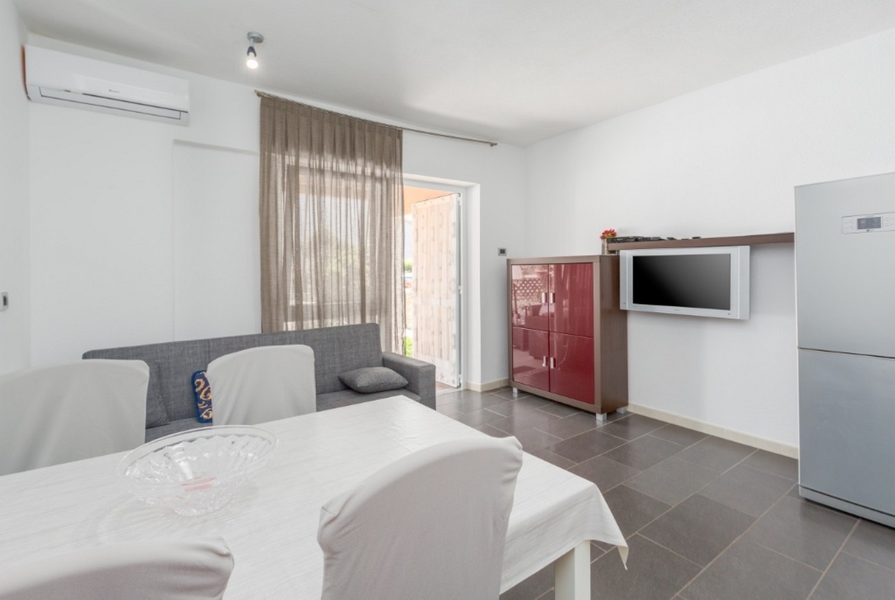 Two bedroom apartment with terrace Novigrad (A-7135-a) Two bedroom apartment with terrace Novigrad (A-7135-a)