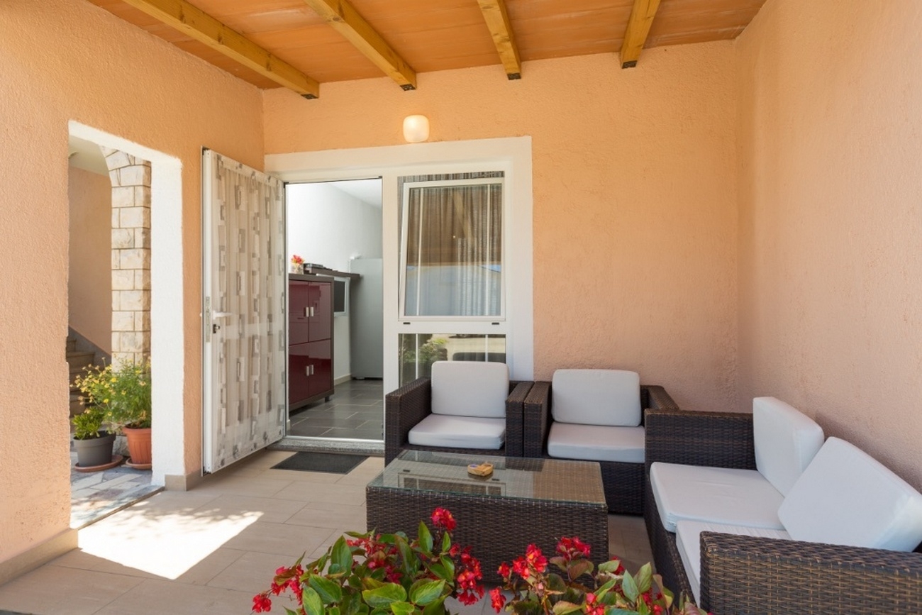 Two bedroom apartment with terrace Novigrad (A-7135-a)