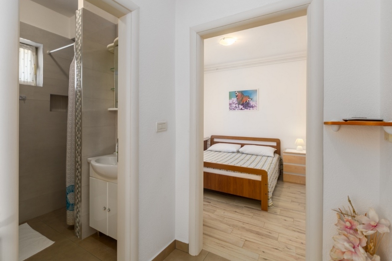 Two bedroom apartment with terrace Novigrad  A-b