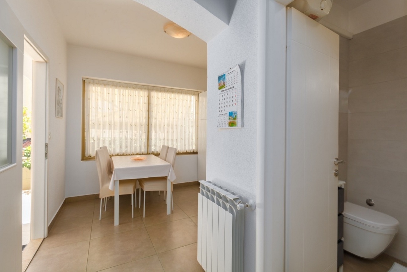 Two bedroom apartment with terrace Novigrad  A-b