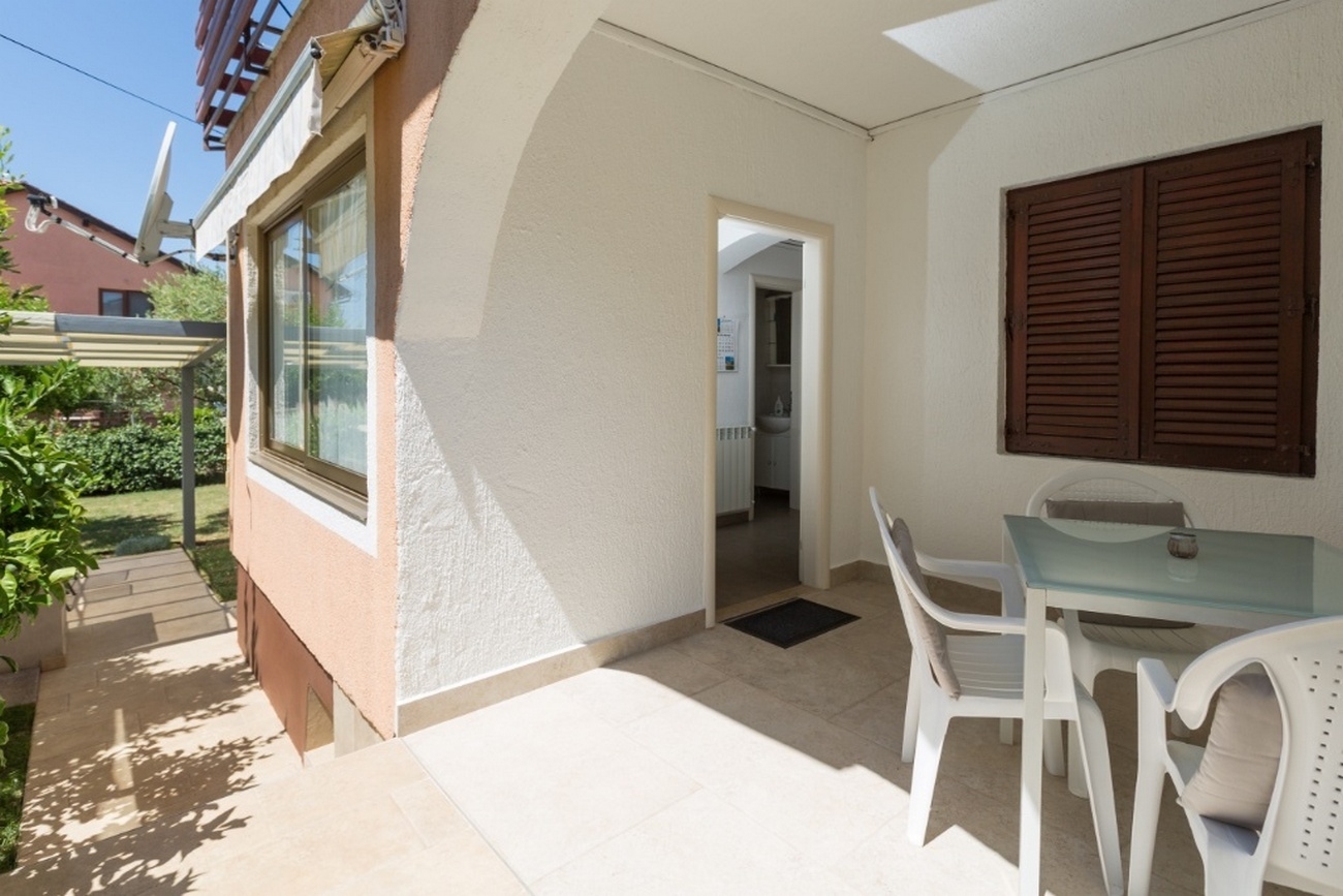 Two bedroom apartment with terrace Novigrad  A-b