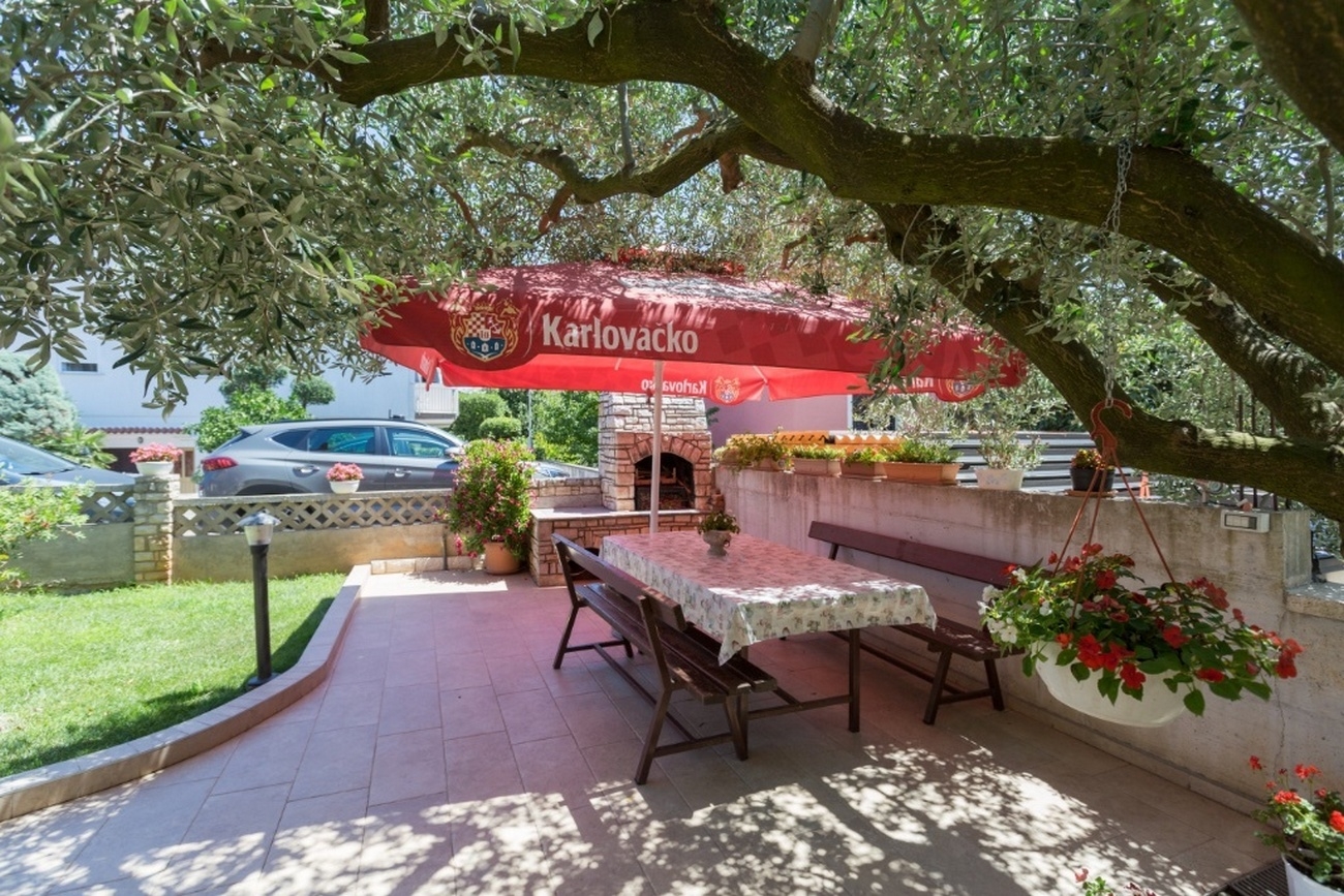 Studio flat with terrace Novigrad (AS-7135-a)